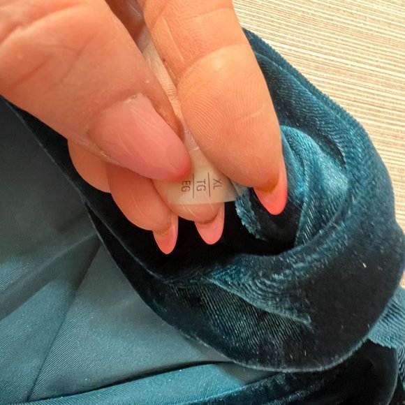 TAHARI Choker Cutout Long Sleeved Velour Top XL - Picture 5 of 6